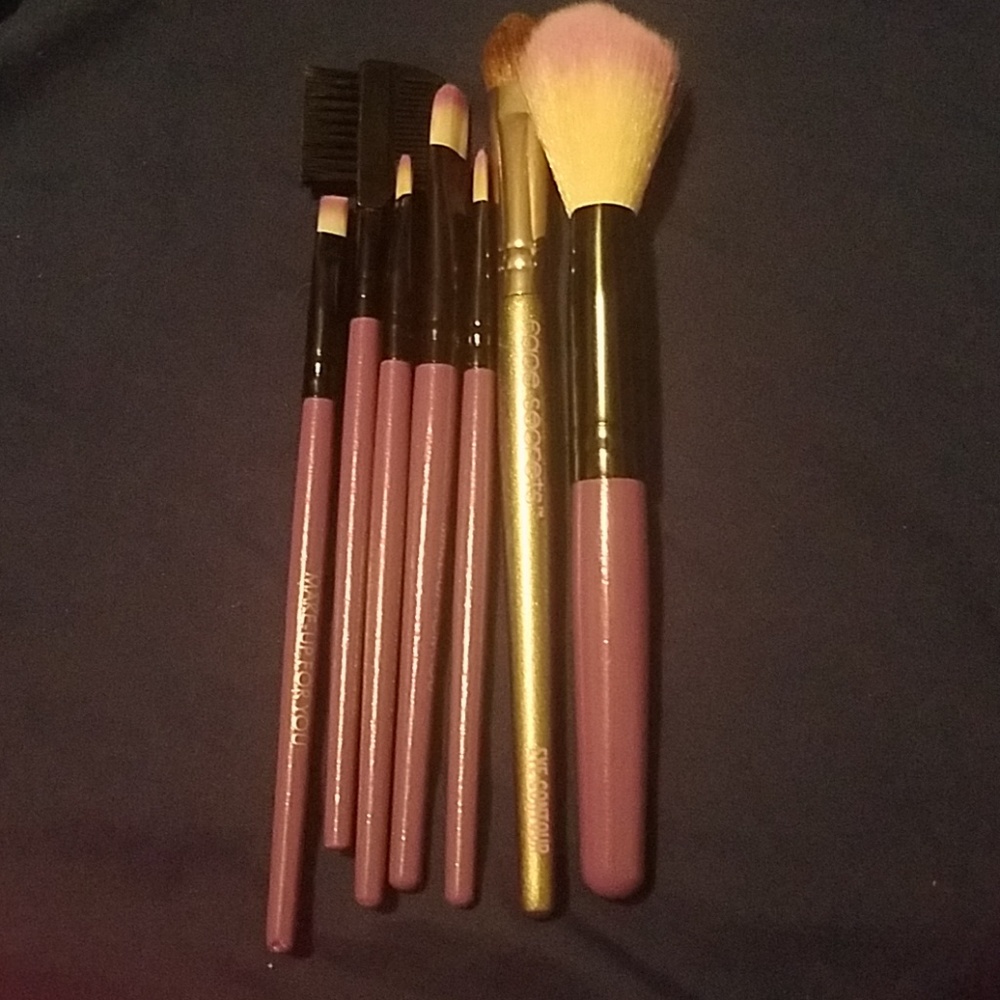 Makeup brushes